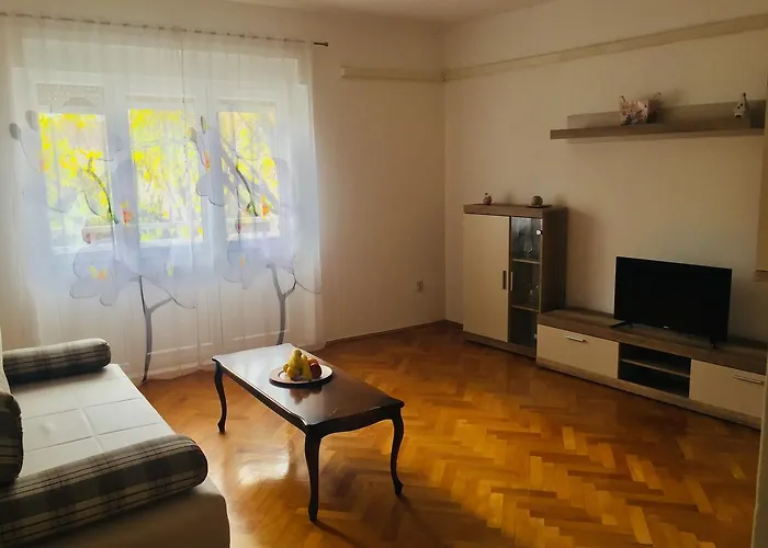 Apartment Stipe Split
